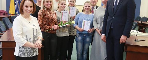 Vaikų ir jaunimo visapusiško lavinimo centro organizuojamas eilėraščių ir rašinių konkursas